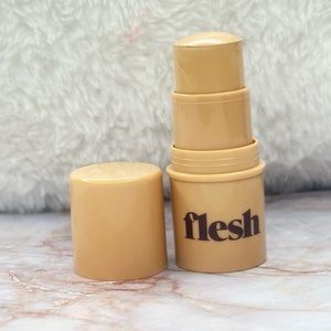 Rubor en barra. / Blush stick.